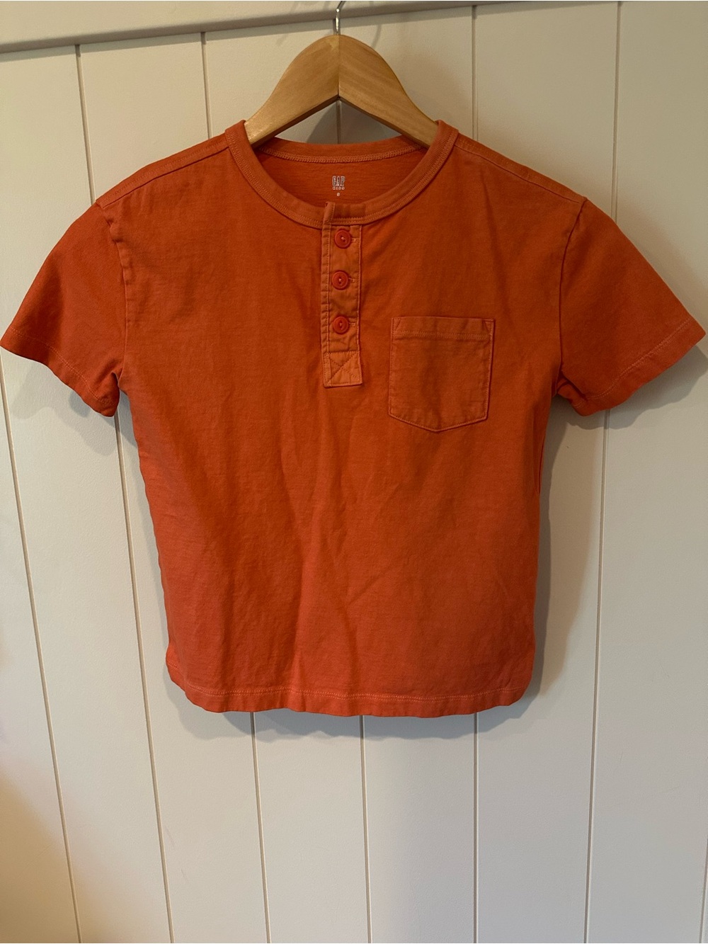 Gap Kids Boys Henley Tee Size Small Orange Short Sleeve 3‑Button Pocket Top